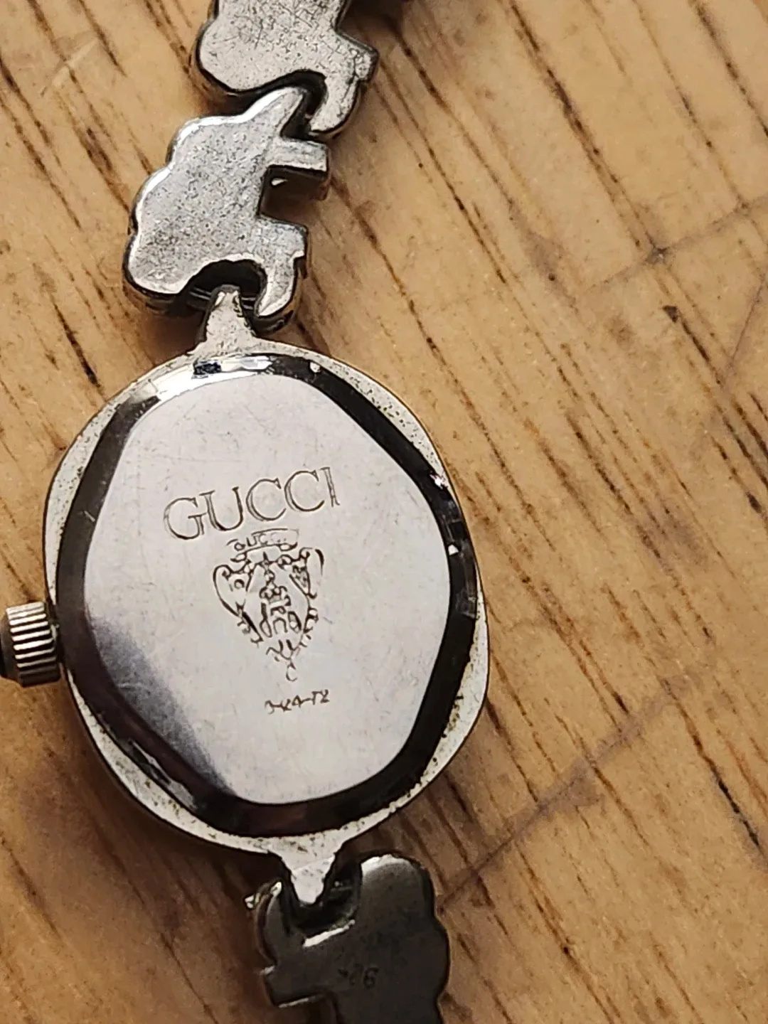 Gucci Women's Quartz Watch image indicator(3)