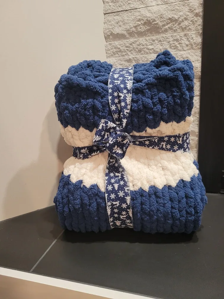 Chunky Knit  Blankets image indicator(6)