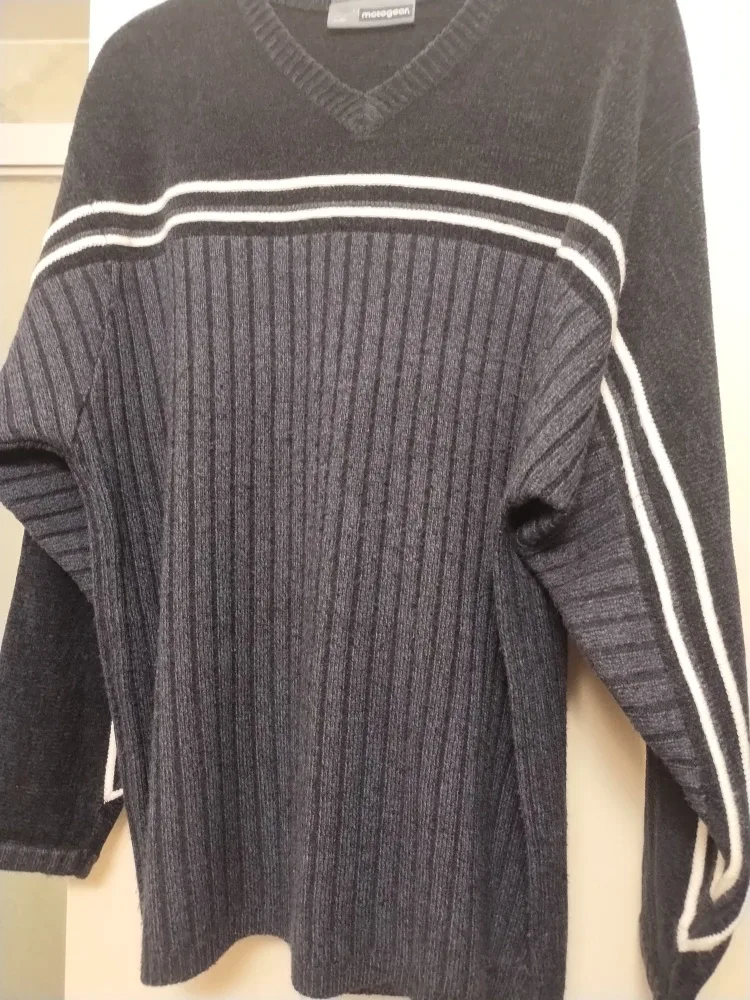 Motogear Sweater - Size L/G