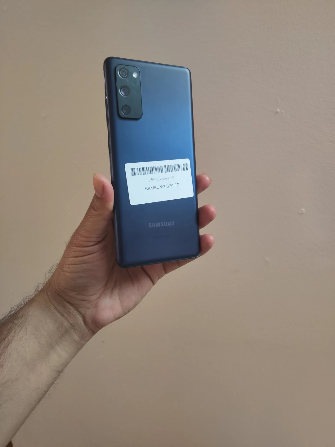 Samsung S20 FE - Great Condition - photo 2