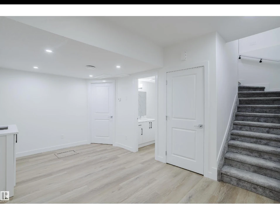 2 bedroom legal brand new basement in Aster - photo 2