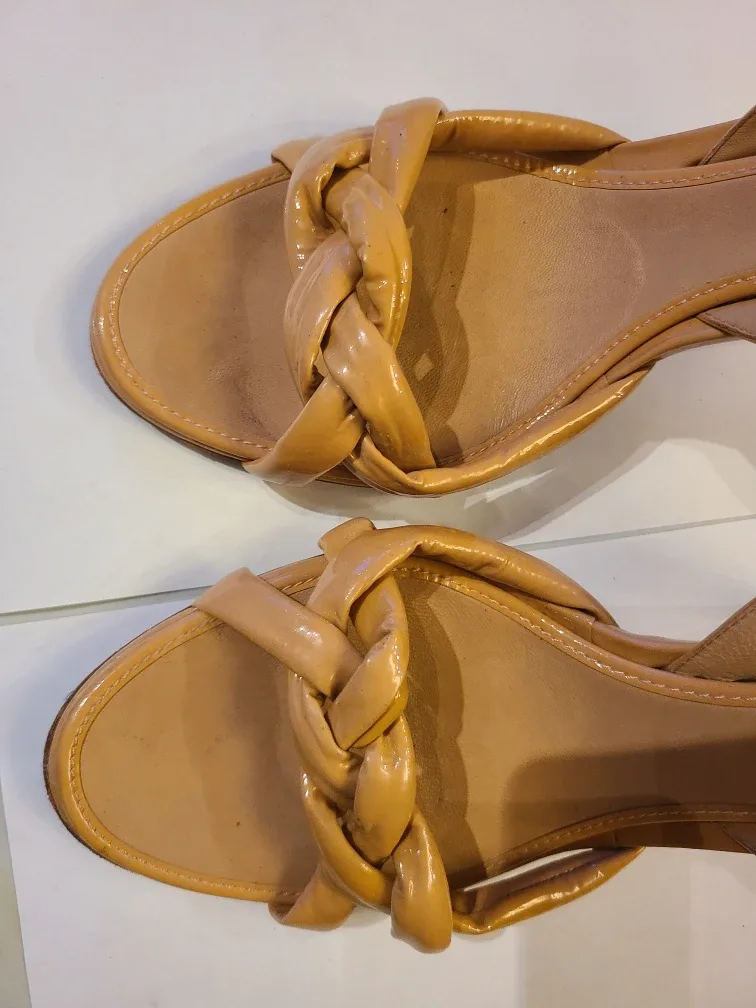 BCBG MAXAZRIA Heels - Size 38/7.5 image indicator(2)