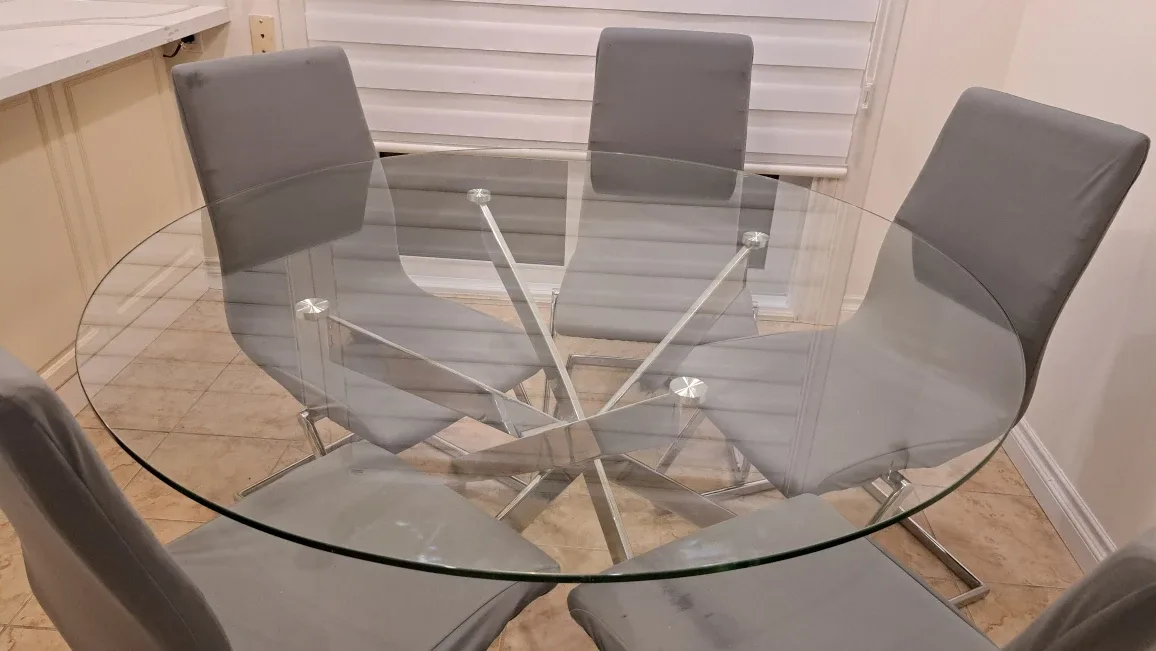 51" Glass Dining Table image indicator(4)