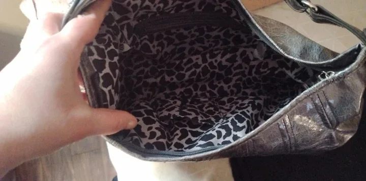 🥕Silver Hobo Bag with Animal Print Lining image indicator(2)