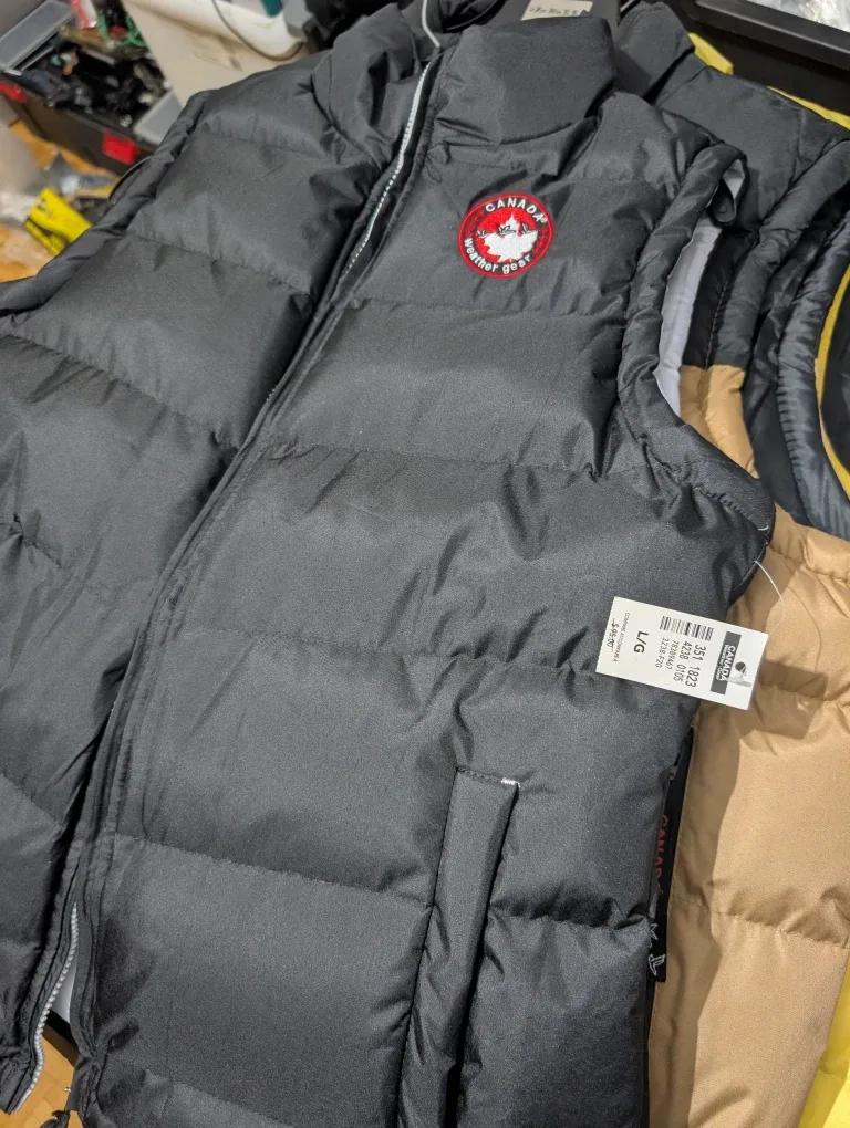 Canada Weather Gear Puffer Vest - XL BRAND NEW! image indicator(4)