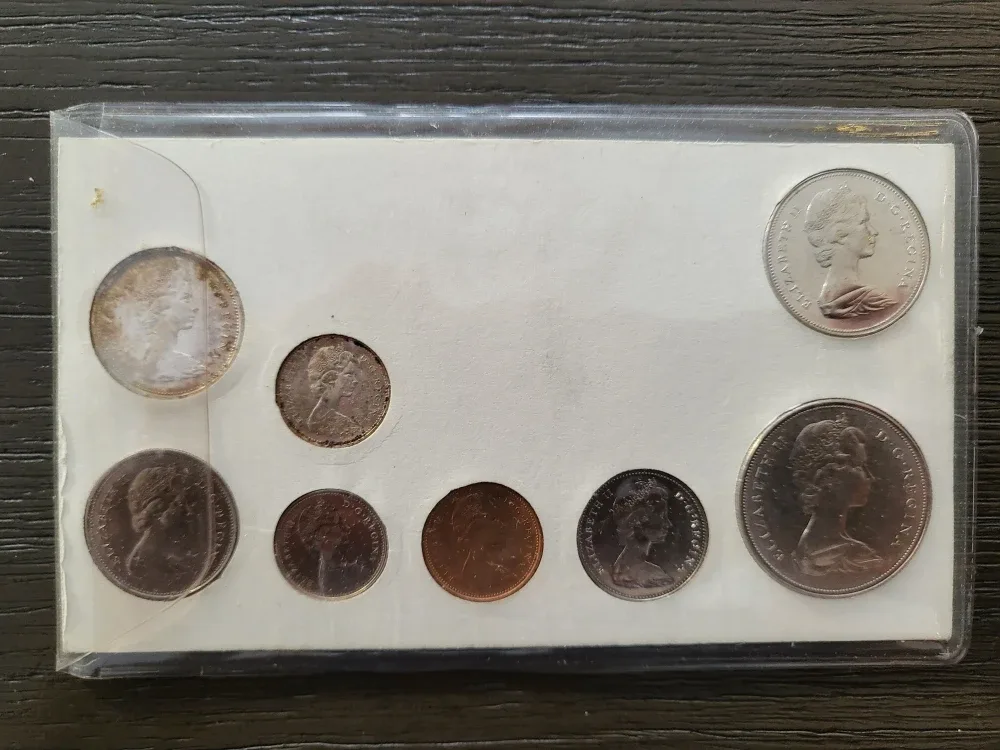 1968 Canadian Umcirculated Coin Set image indicator(2)