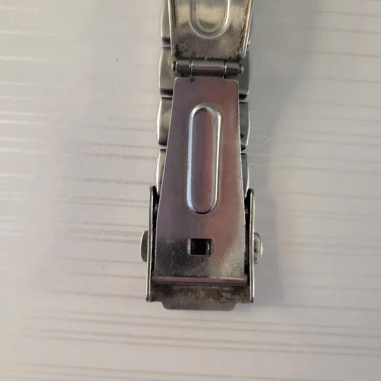 Gently Used! Guess Silver Finish Crystal Watch - Quick Pickup!🚀 image indicator(8)