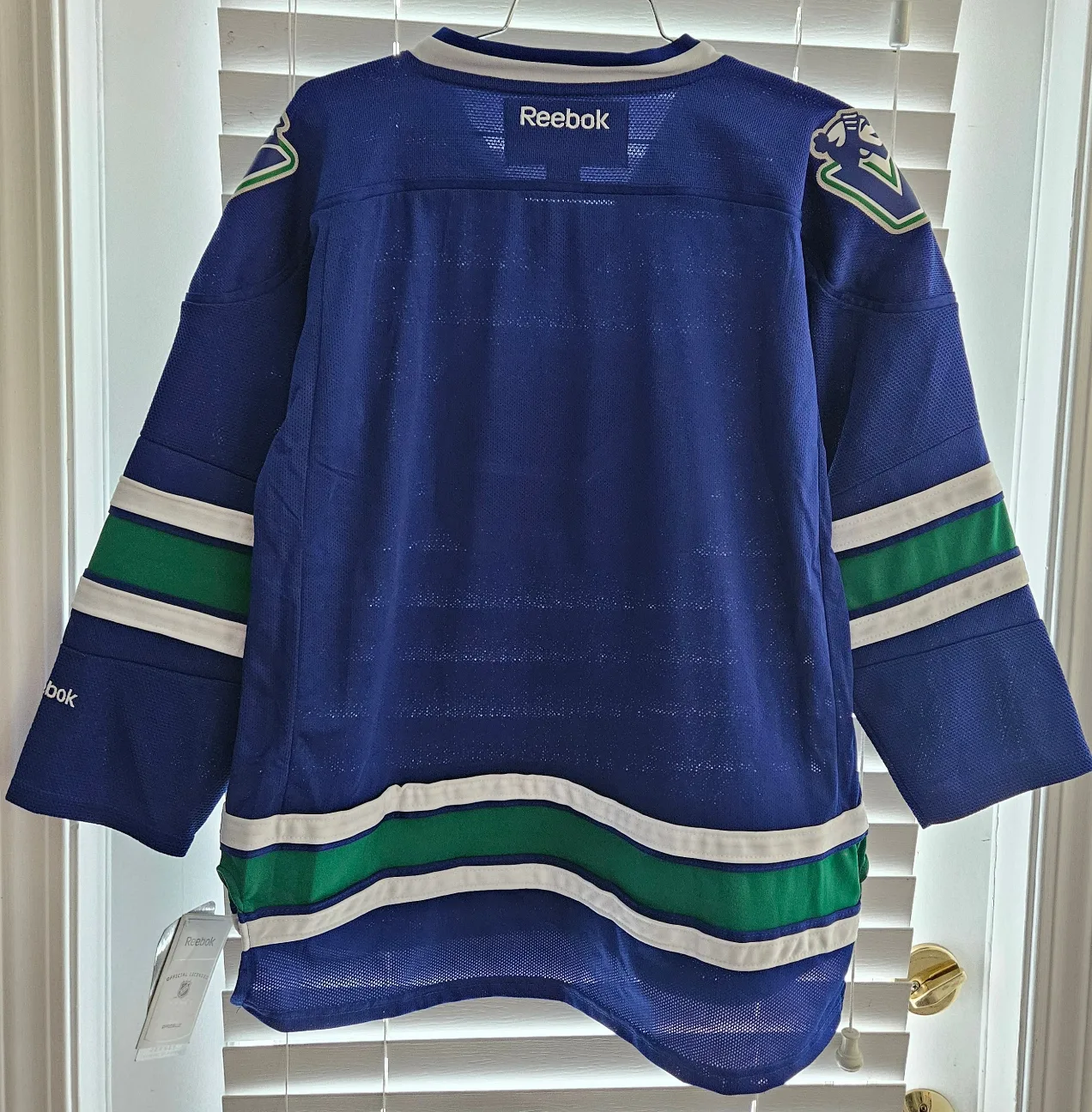 New Vancouver Canucks Reebok Jersey Youth Large - XL image indicator(2)