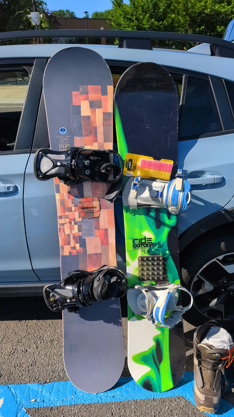 Ride Catalyst 56 Snowboard with boots (buy 1 get 1)!