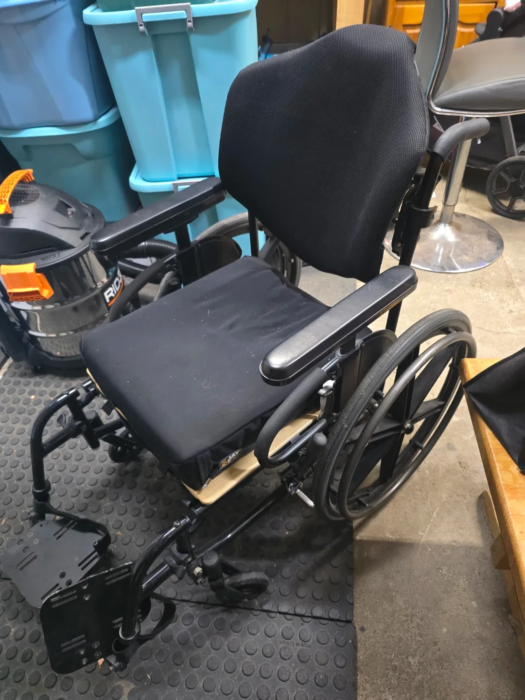 Black Wheelchair image indicator(2)