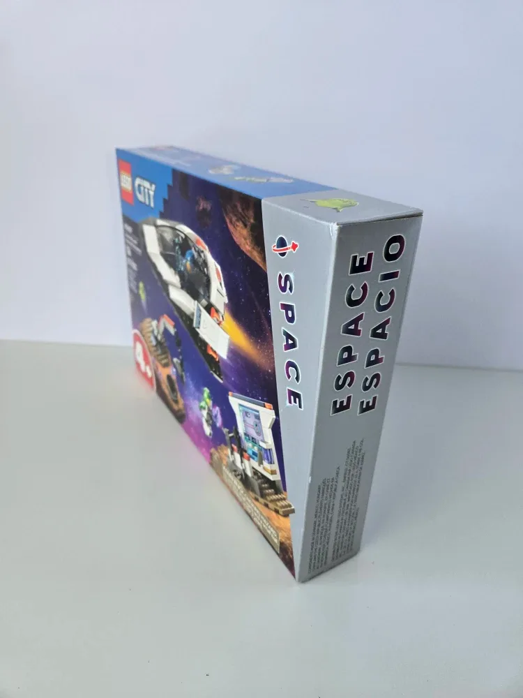 Brand new lego city space chip and asteroid set  60429 image indicator(2)