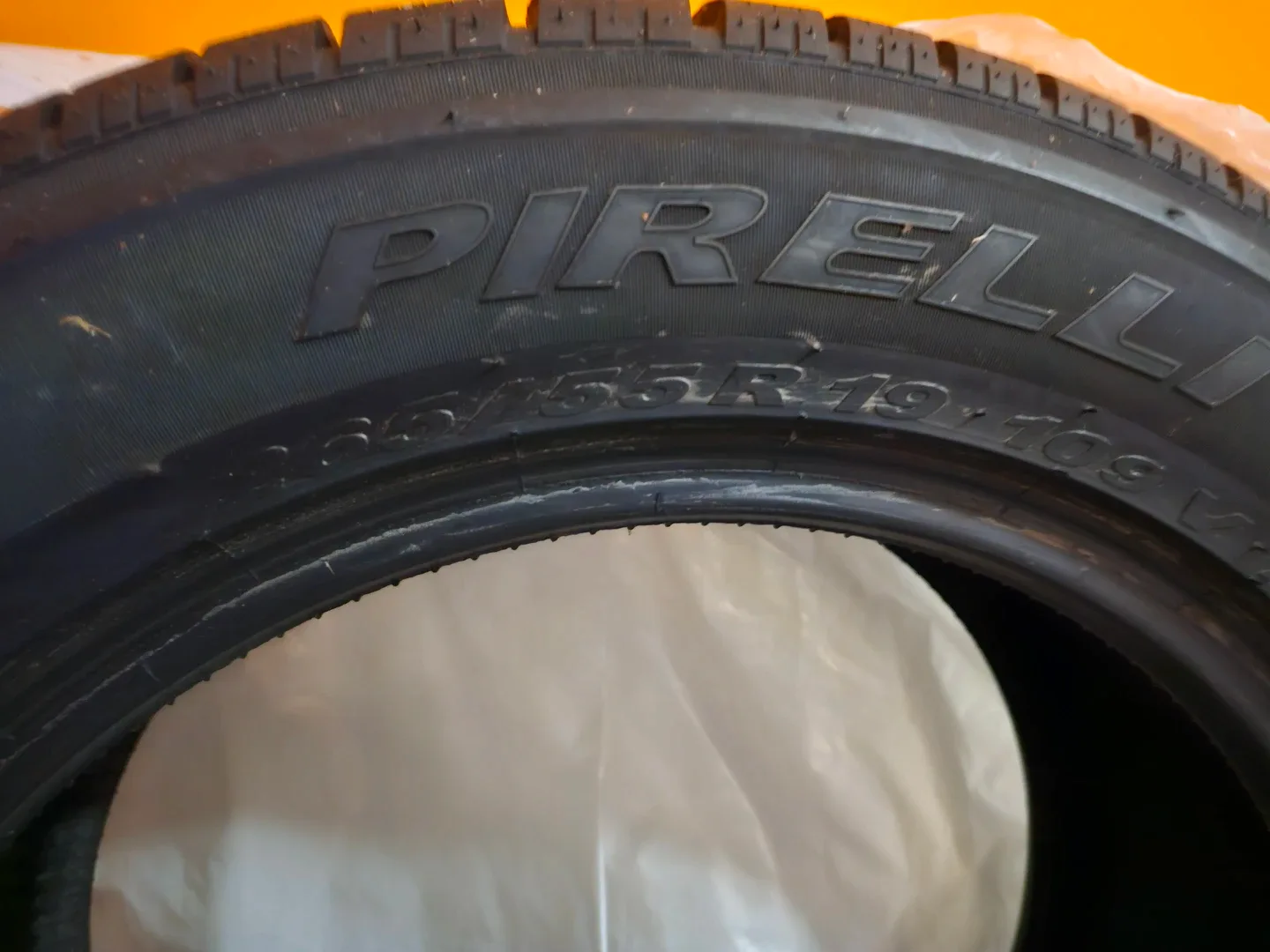 Pirelli 235/55R19 Tire image indicator(2)