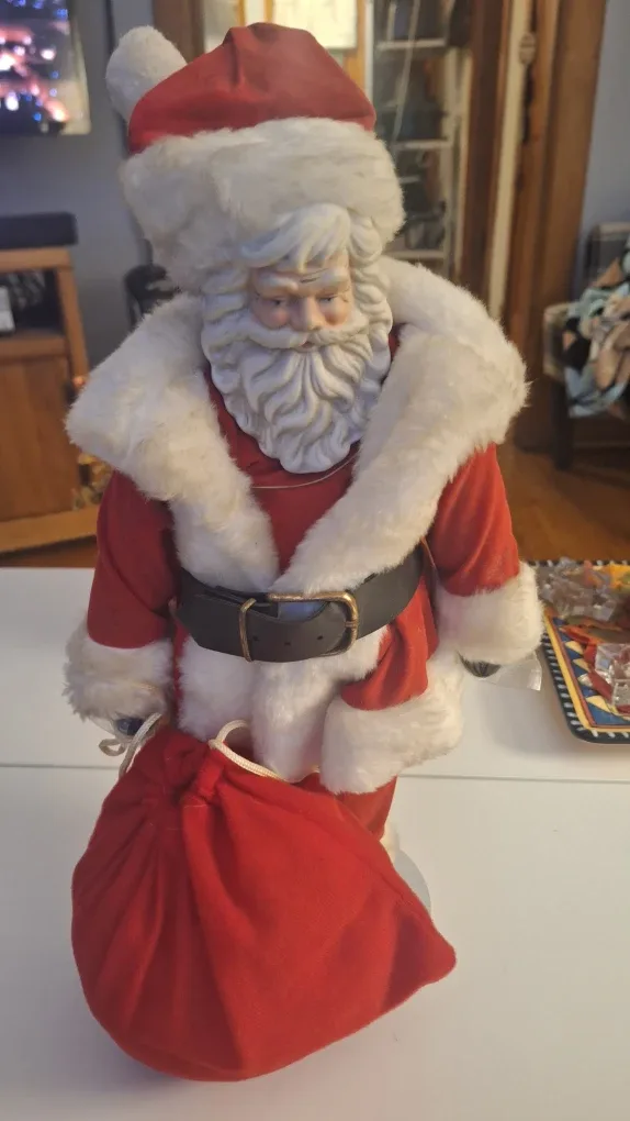 Vintage  ceramic santa claus 🧑‍🎄 pickup And Cash Only image indicator(2)