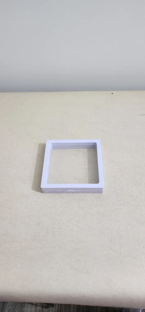 White Floating Display Case image indicator(2)