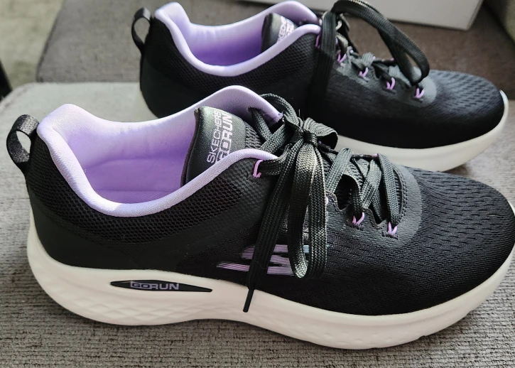 Skechers GOrun Running Shoes - Black/Purple, US 10