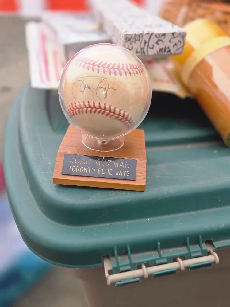 Juan Guzman Autographed Toronto Blue Jays Baseball image indicator(5)