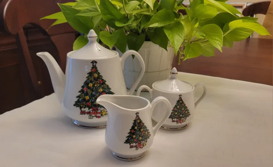 Vintage Fine Porcelain Xmas Teapot Set MadeInJapan 24K GoldTrim