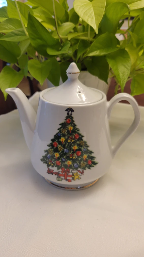Vintage Fine Porcelain Xmas Teapot Set MadeInJapan 24K GoldTrim - photo 2