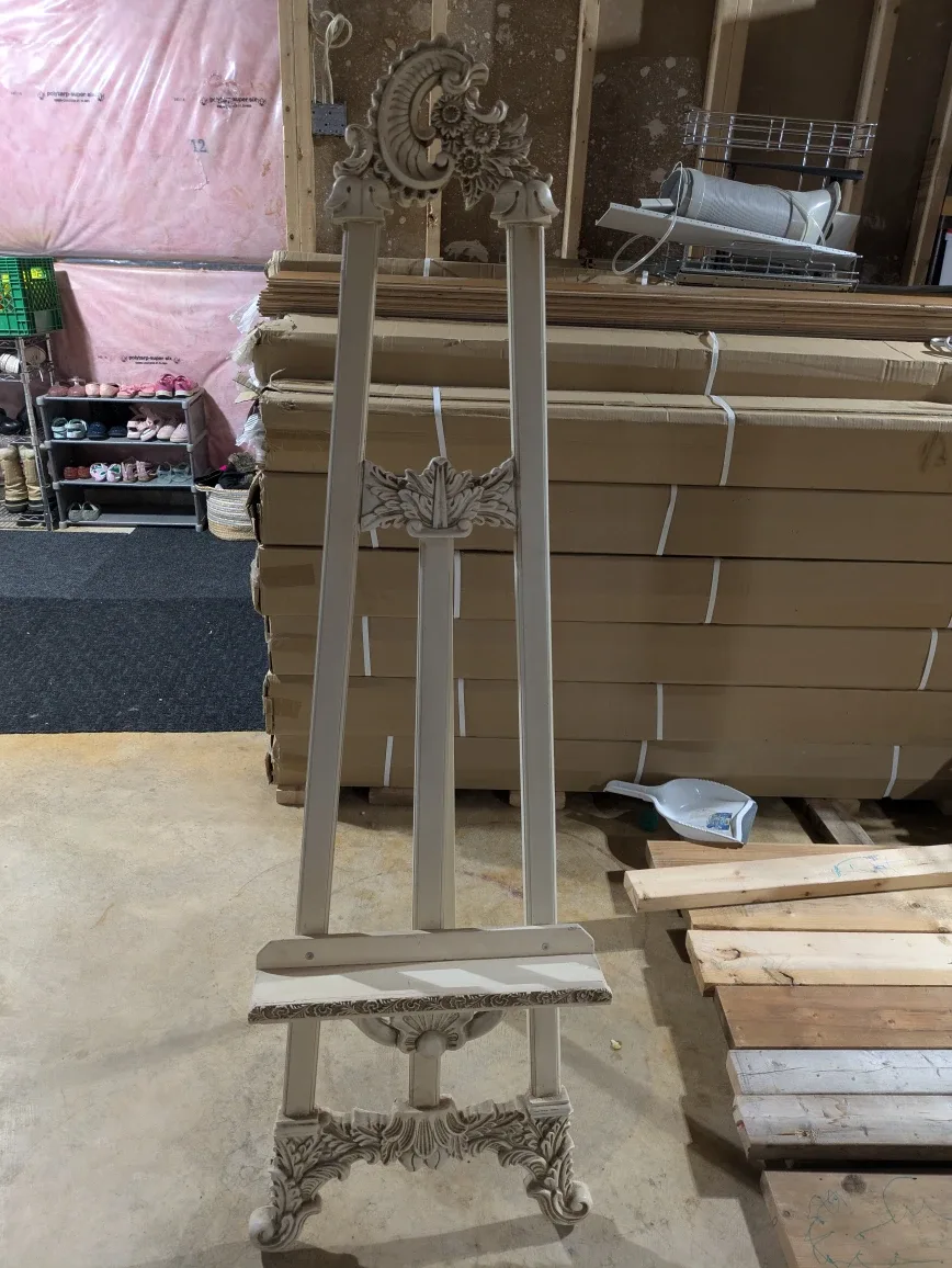 Ornate Easel - Display your art!