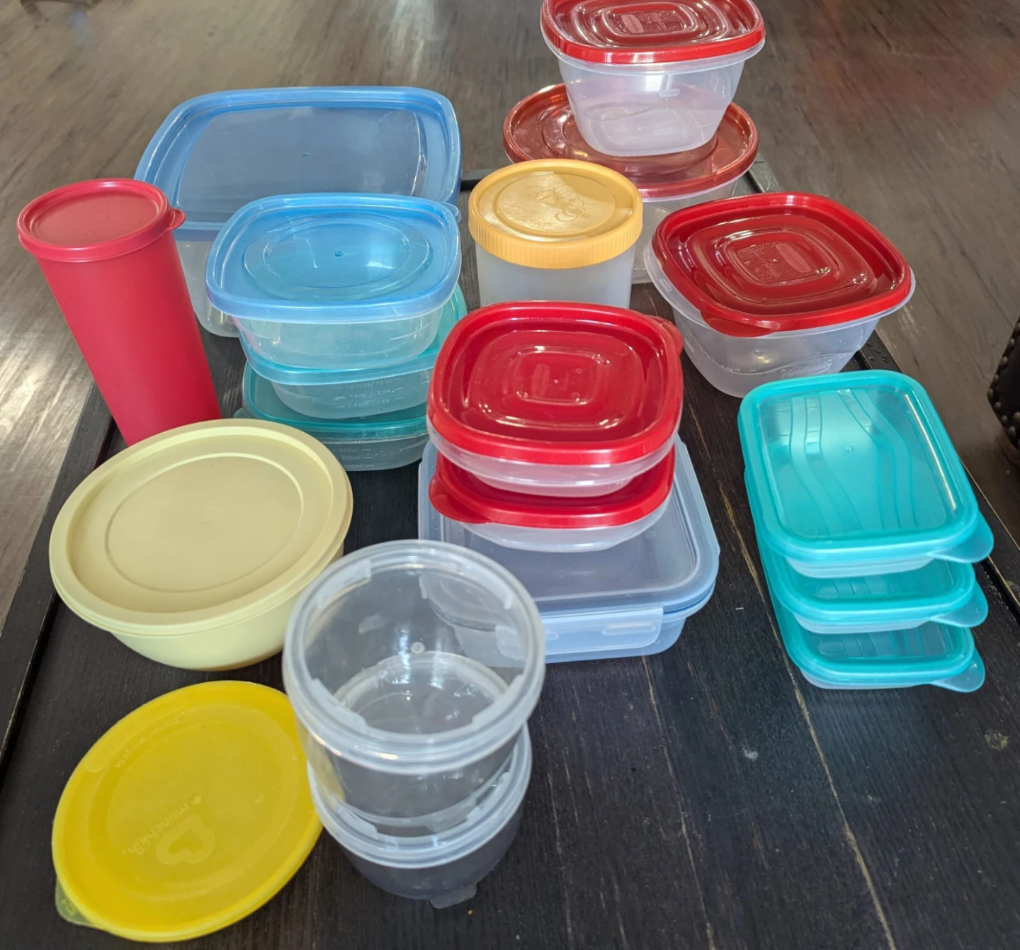 Rubbermaid Easy Find Lids Food Storage Container Set - photo 2