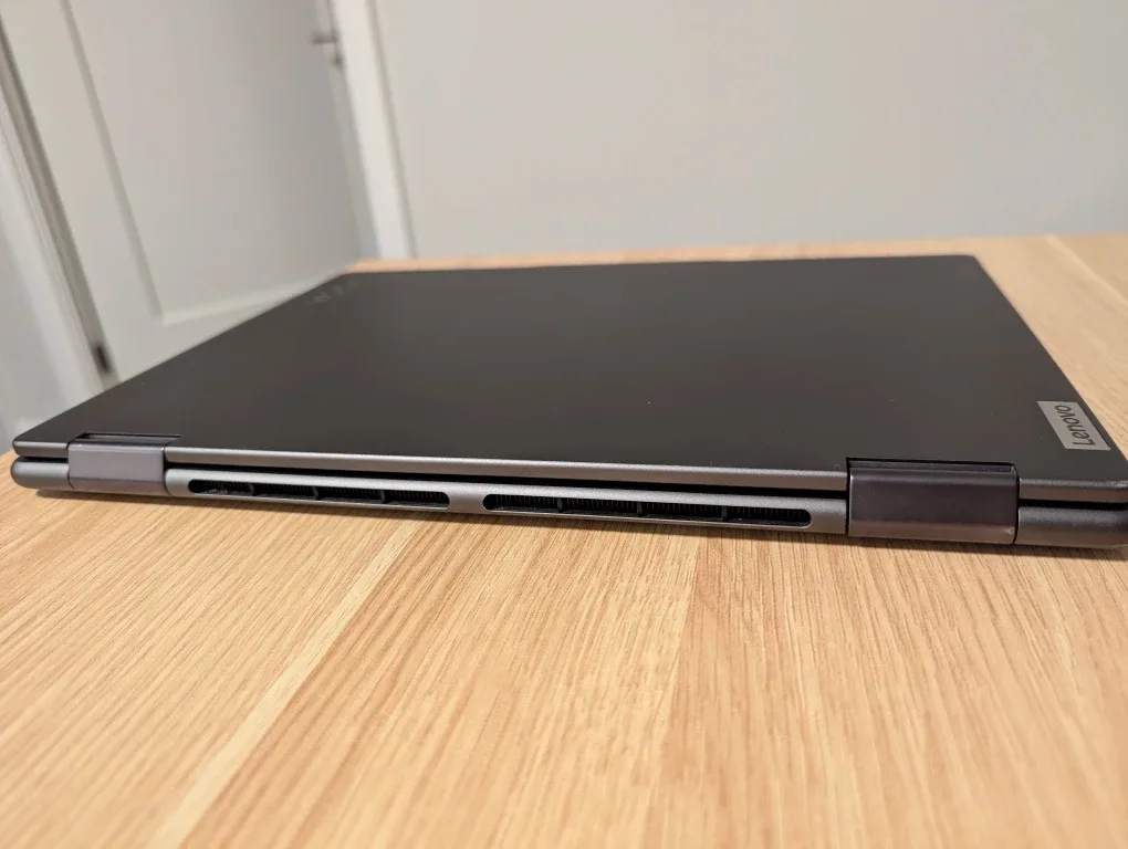 Lenovo Yoga 7 14 inches Laptop image indicator(8)