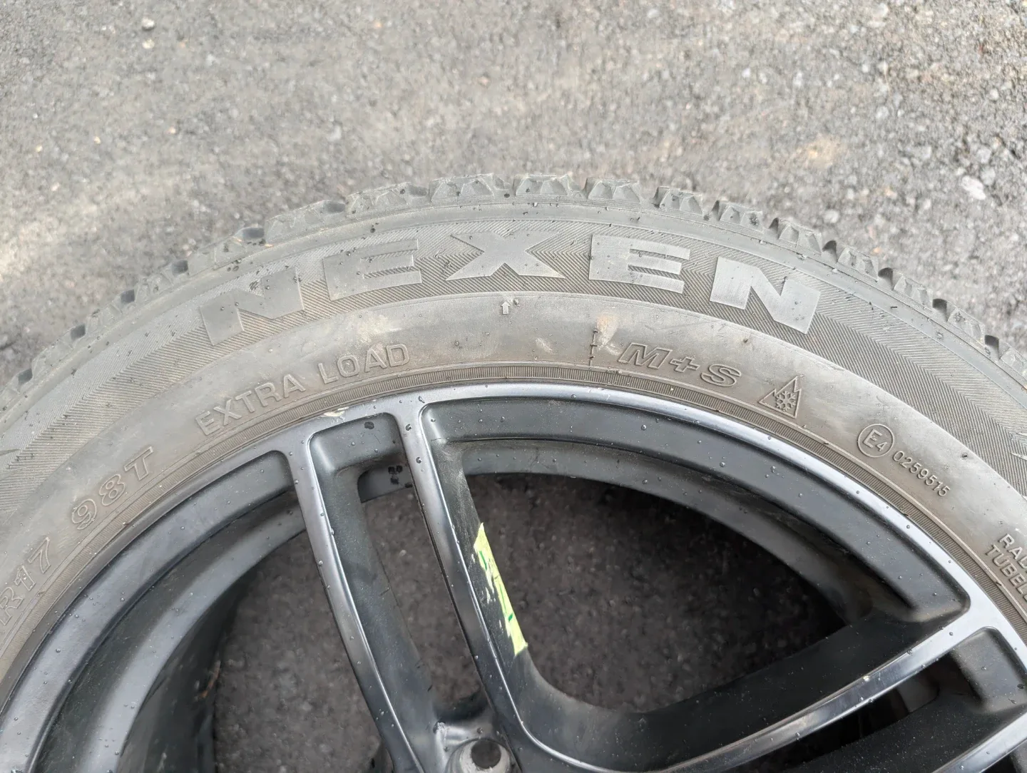 Nexen 215/55R17 Winter Tires - Set of 4 image indicator(3)