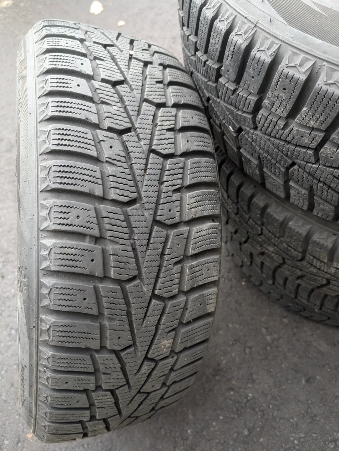 Nexen 215/55R17 Winter Tires - Set of 4 image indicator(4)