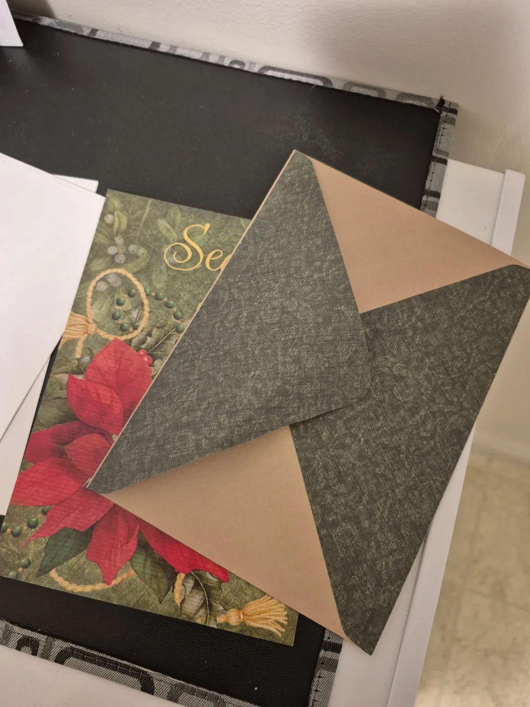 4 Assorted Holiday 🎄 Greeting Cards image indicator(7)