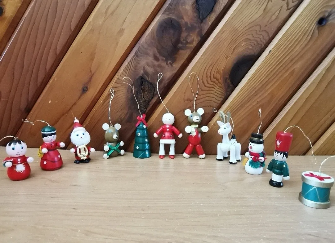 Vintage Wooden Christmas Ornaments thumbnail
