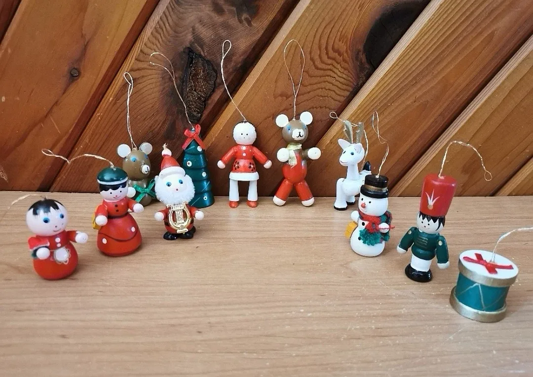 Vintage Wooden Christmas Ornaments image indicator(2)