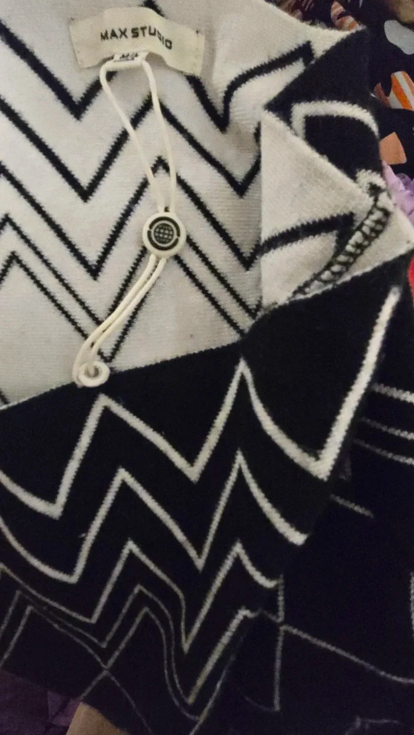 Max Studio Black & White Skirt - Size M image indicator(3)