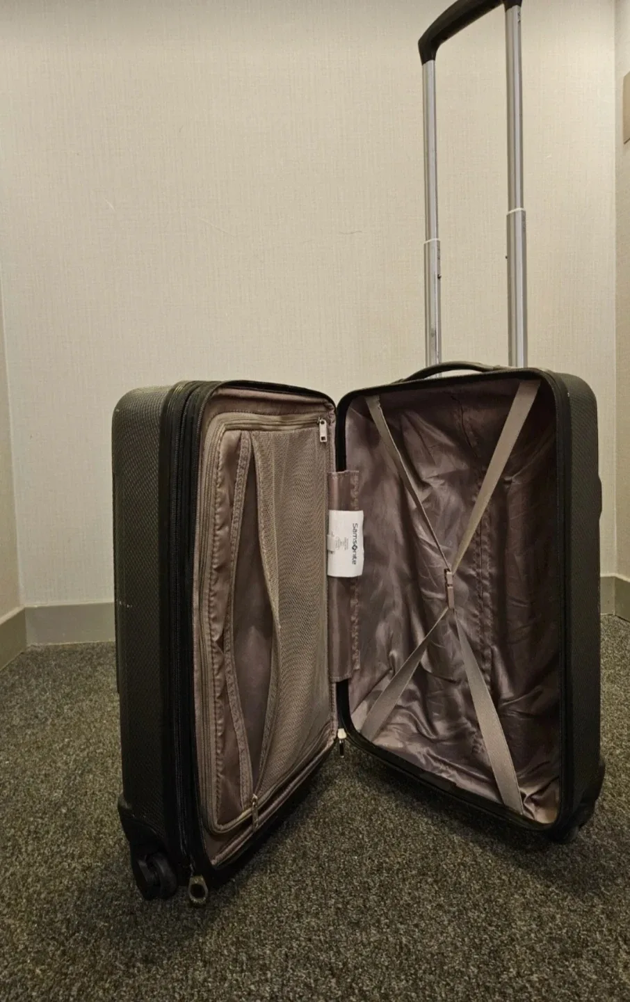 Samsonite Black Carry-on Suitcase image indicator(4)