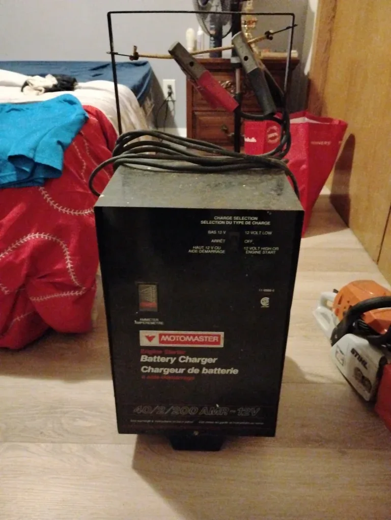 MotoMaster Battery Charger 40/2/200 AMP - 12V