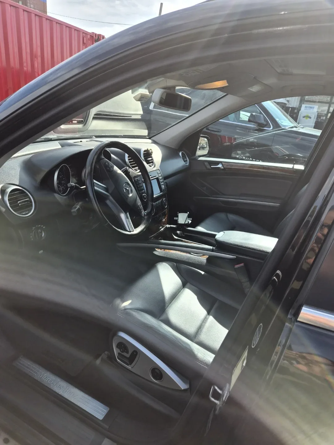 Mercedes-Benz ML 350, Black SUV image indicator(6)