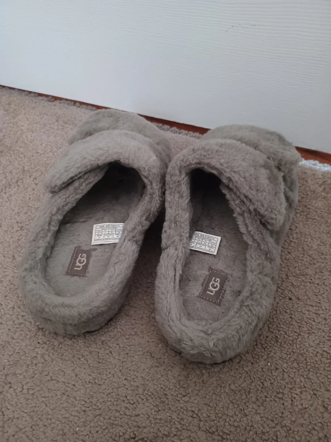 UGG Women's Fluff Yeah Slide Sandal, Size 8