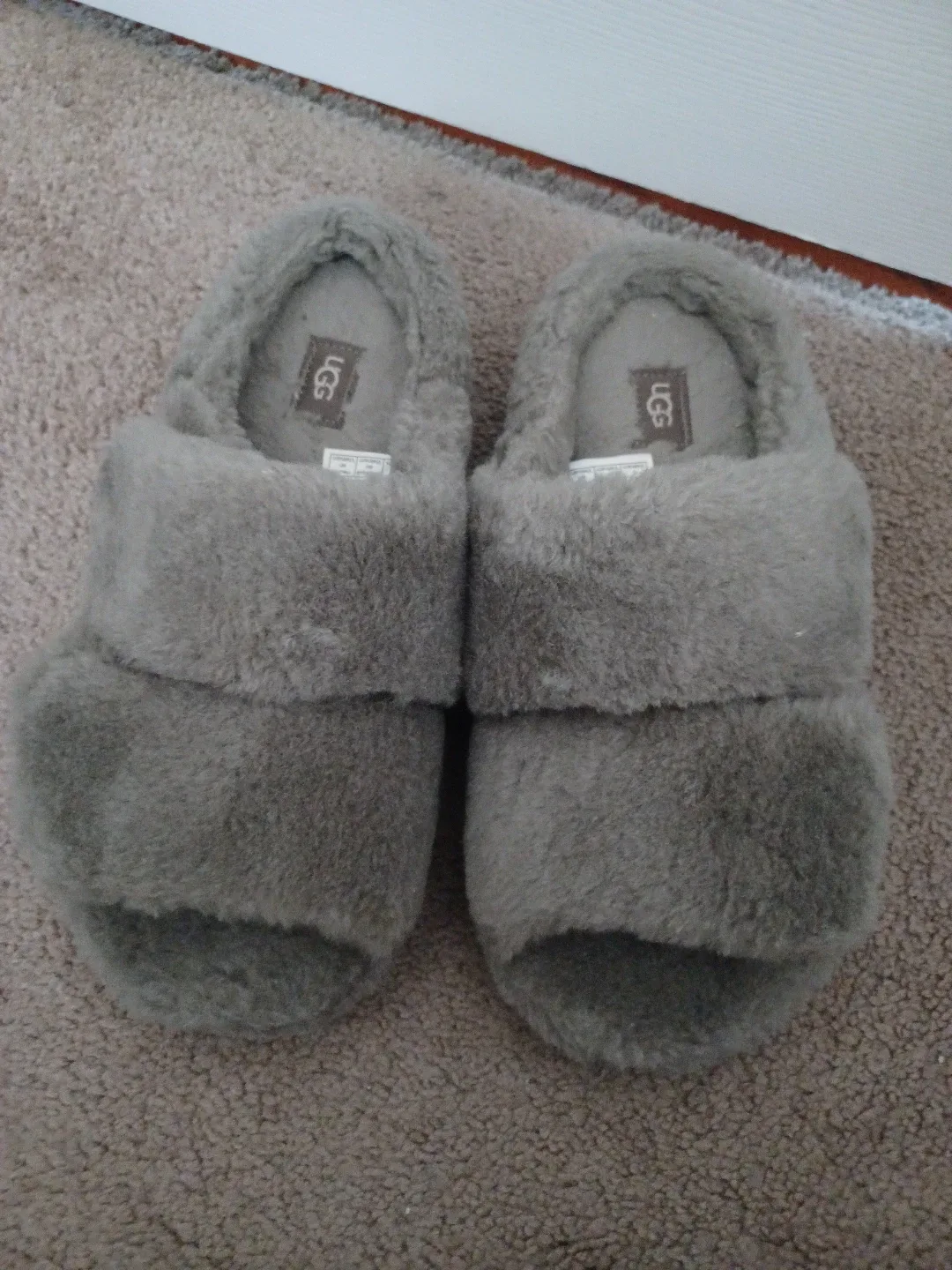 UGG Women's Fluff Yeah Slide Sandal, Size 8 image indicator(3)