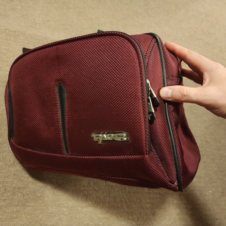 Tracker Carry-on Luggage - Burgundy image indicator(7)