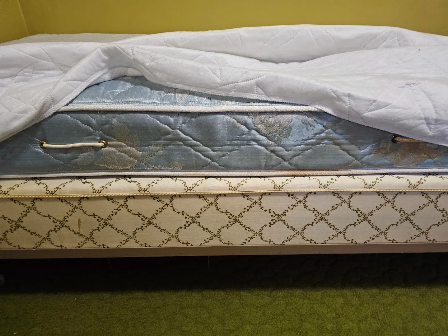 Comfy Twin Bed for Sale! thumbnail