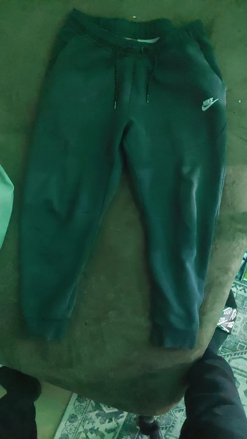 Nike tech joggers thumbnail