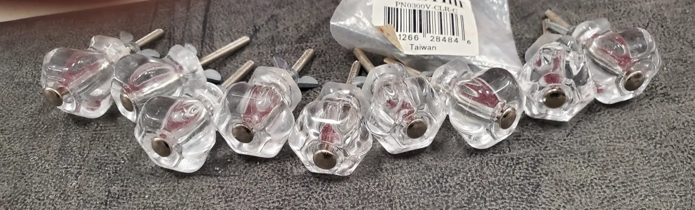 Knob Hill PN0300V-CLR-C Clear Glass Cabinet Knobs