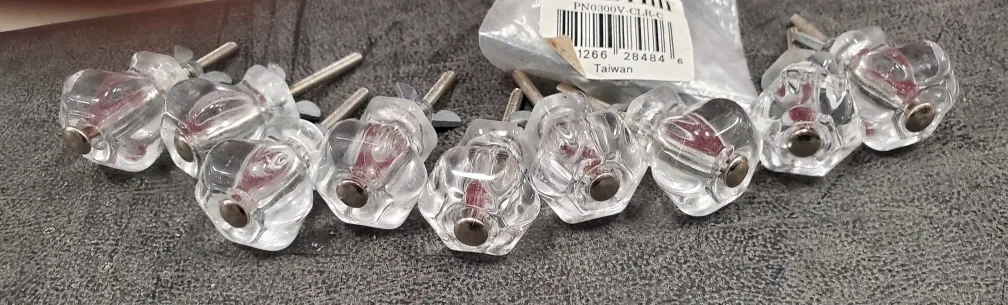 Knob Hill PN0300V-CLR-C Clear Glass Cabinet Knobs