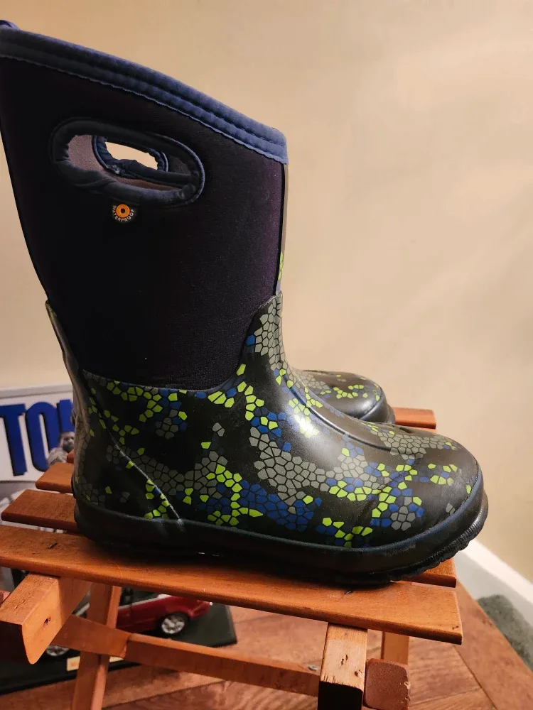 Bogs K Classic Axel Youth Size 4 Boots