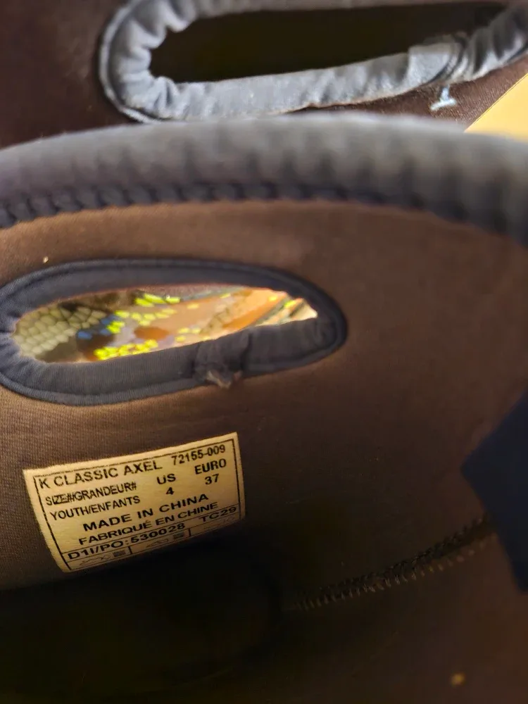 Bogs K Classic Axel Youth Size 4 Boots image indicator(3)