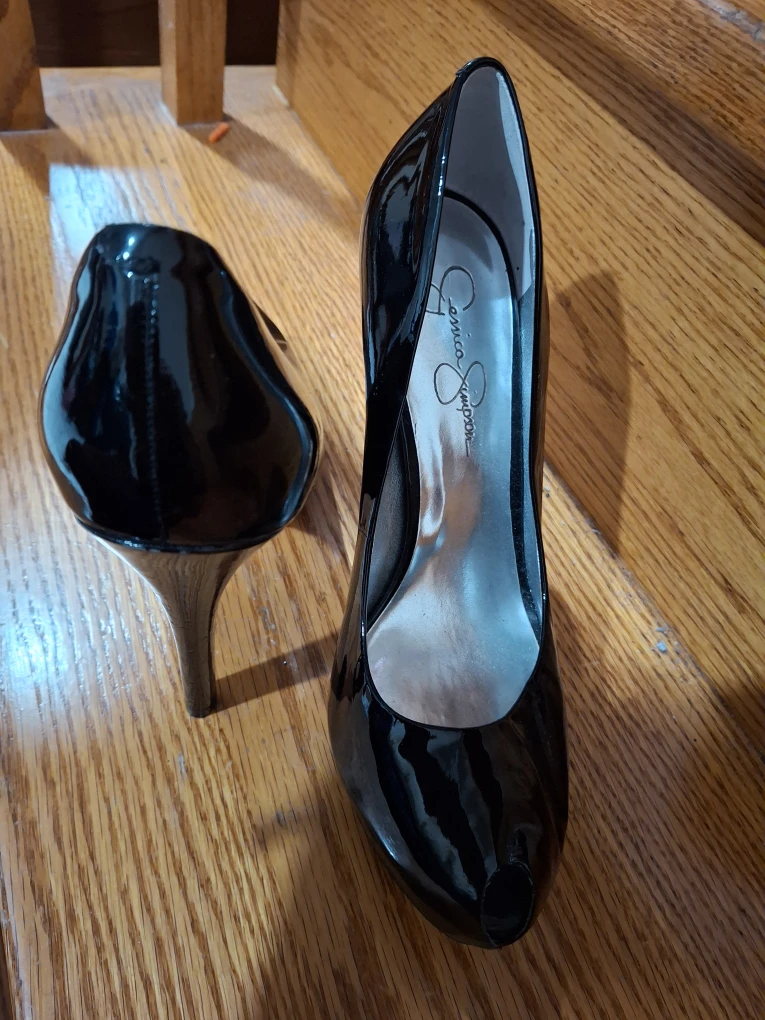 Jessica Simpson Black Patent Leather Heels, Size 8.5 - photo 5
