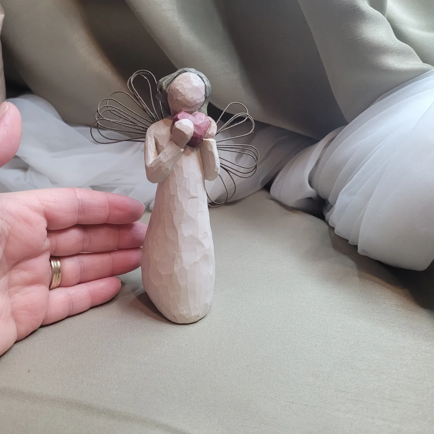 5 1/2" Willow Tree “Angel of the Heart“ Figurine image indicator(7)