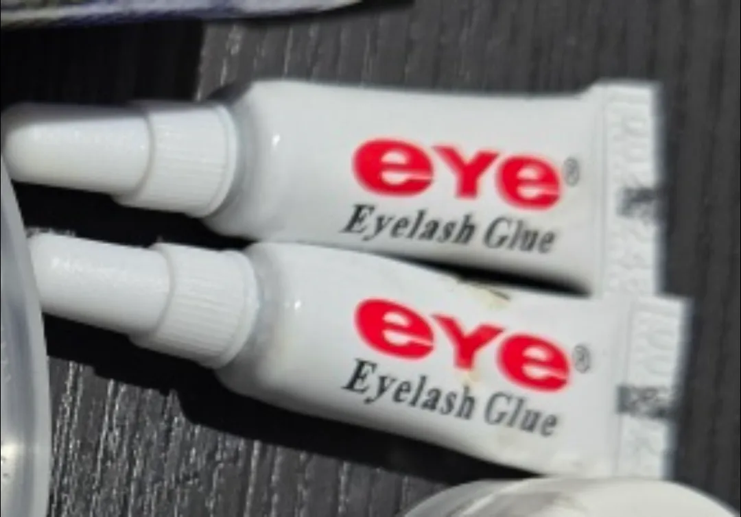 Moxie Chic Magnetic Eyelashes - New in Box image indicator(2)