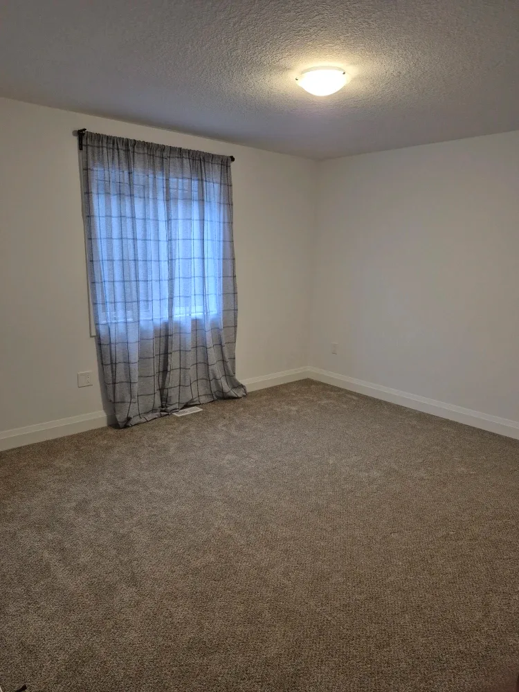 large bright bedroom for rent