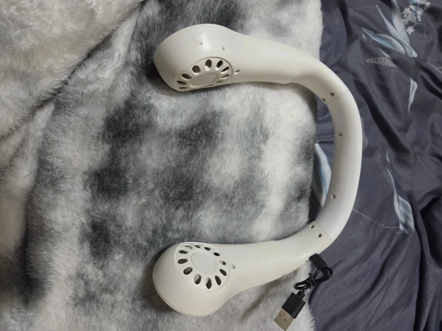 Neck Fan - Wearable Personal Fan thumbnail