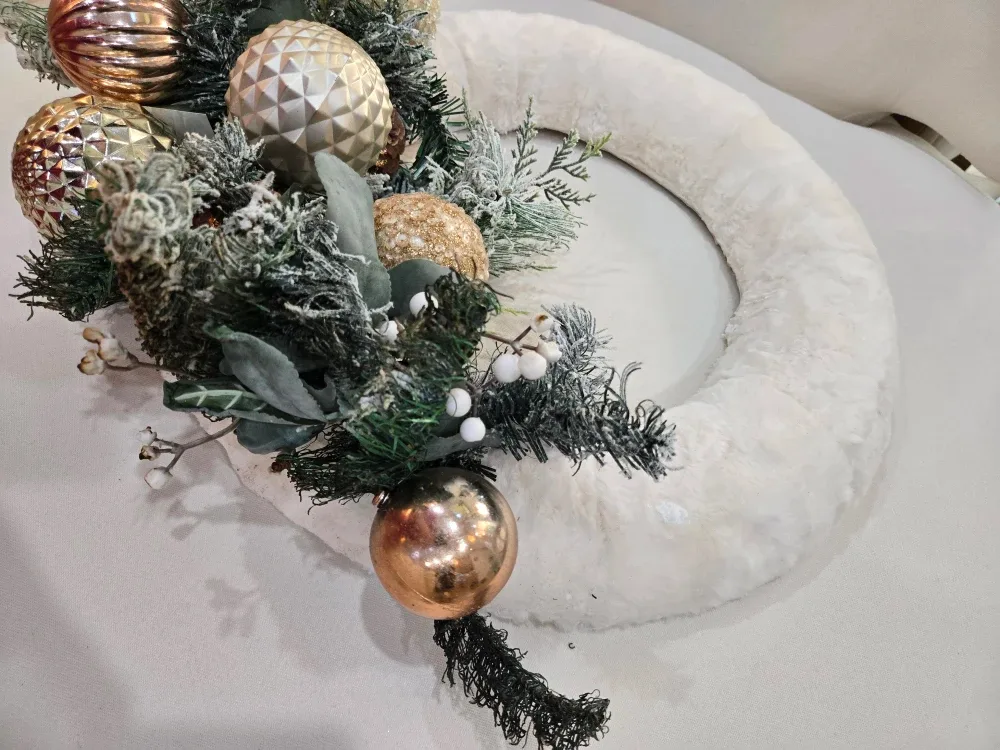 Christmas Wreath with Ornaments and gold accents image indicator(3)