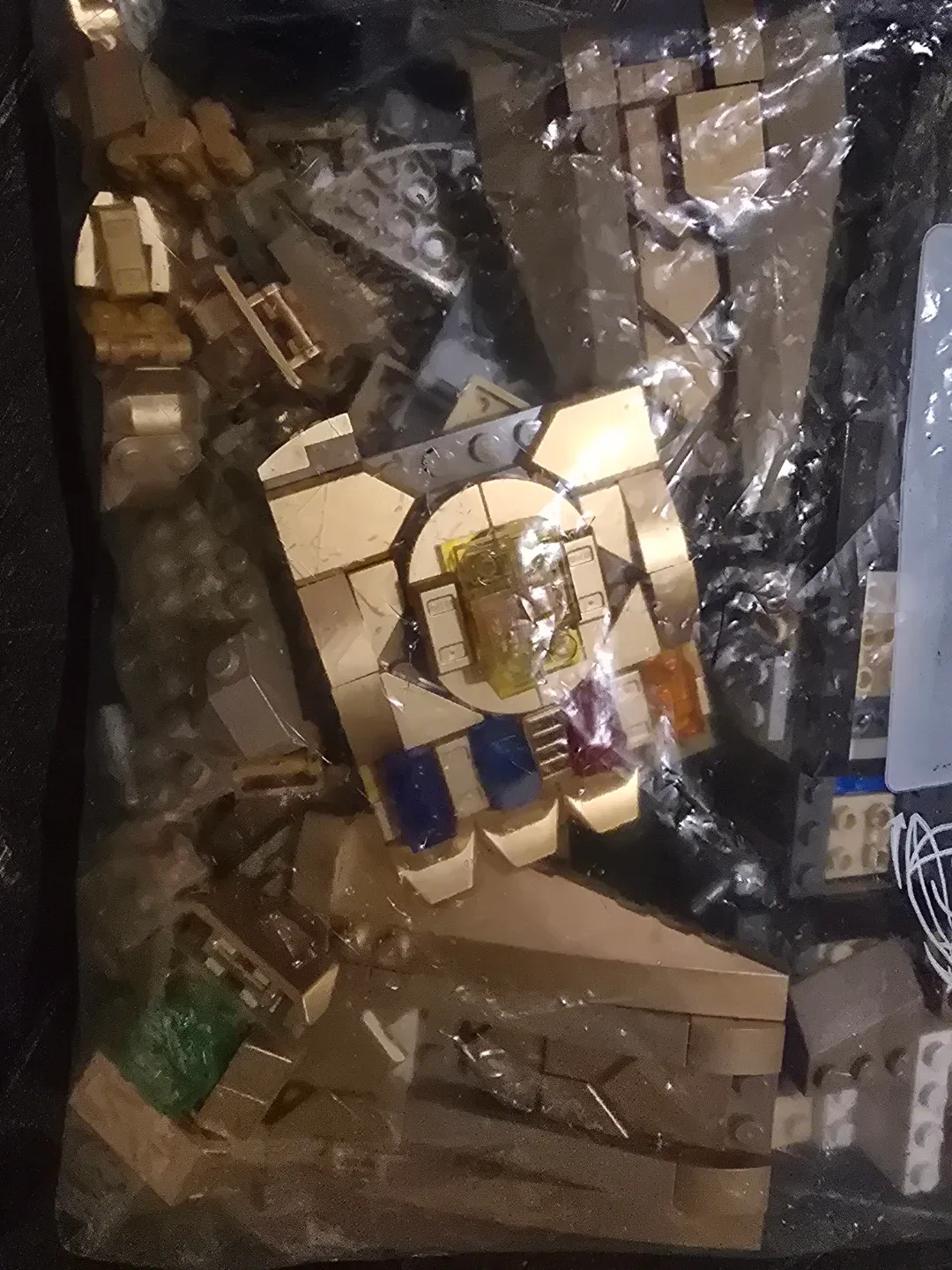 Lego Infinity Gauntlet (Loose) image indicator(2)